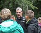 Der Hildesheimer Bischof Dr. Heiner Wilmer SCJ, hier während eines Pilgertages in Hameln, besucht morgen die katholische Pfarrei St. Joseph in Stadthagen. Zum Programm gehört auch eine Wanderung durch die Feldmark.